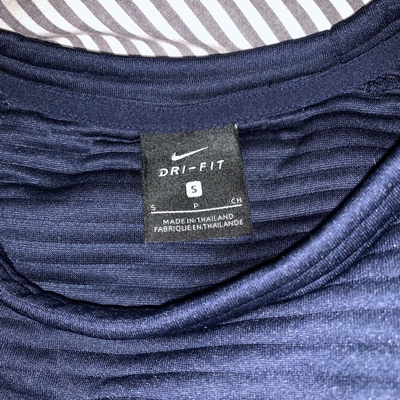 Nike Dry Fit Long Sleeve Ribbed Pull Over - Picture 4 of 5